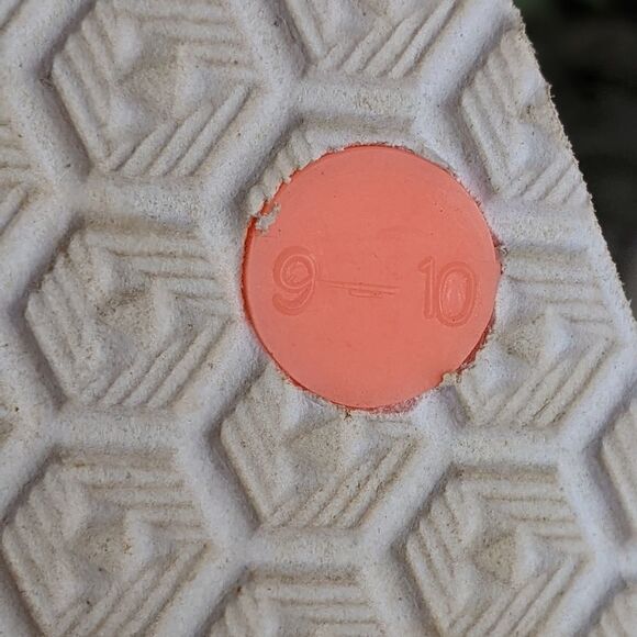 Cute Sloth Pattern Flip Flops - Size 9/10 - Picture 8 of 9